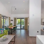 Shanti, A Luxurious And Modern Surrounded By Nature Santalezi