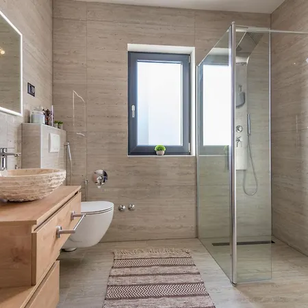 Shanti, A Luxurious And Modern Surrounded By Nature 度假居 *