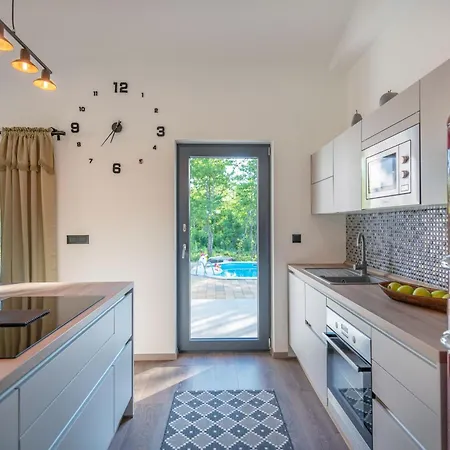 Shanti, A Luxurious And Modern Surrounded By Nature *
