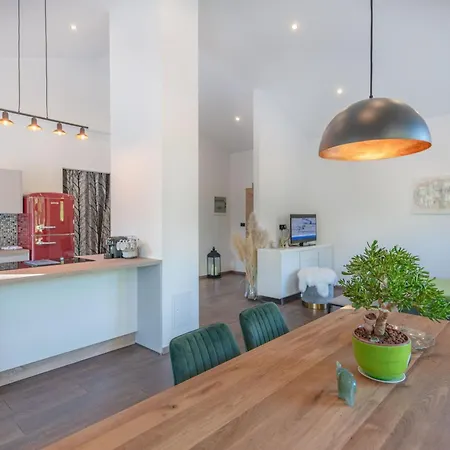 Shanti, A Luxurious And Modern Surrounded By Nature