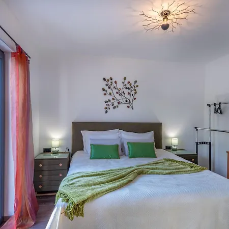 度假居 Shanti, A Luxurious And Modern Surrounded By Nature Santalezi