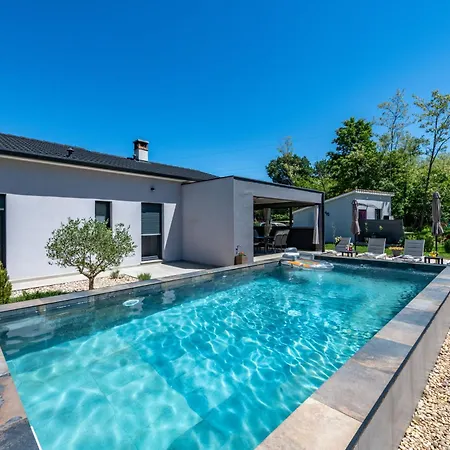 Shanti, A Luxurious And Modern Surrounded By Nature *